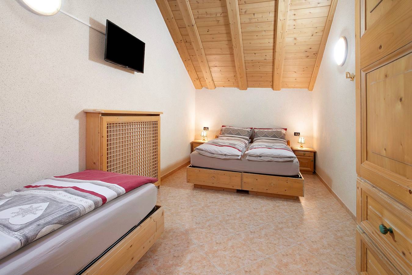 Appartement entier, Appartement "Gemma" avec vue sur les montagnes, jardin partagé et Wi-Fi. in Livigno (Town), Livigno