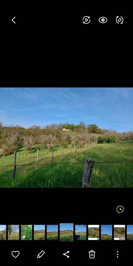 Location de vacances pour 2 personnes, avec vue et jardin à Astaillac