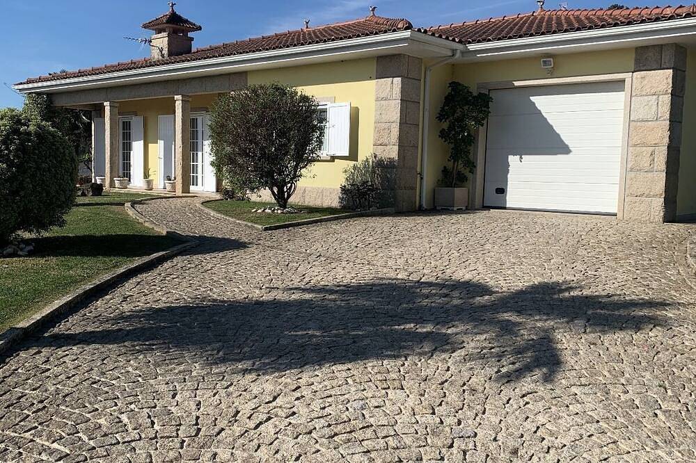 Casa da Bela Vista. Animaux de Compagnie Acceptés. À 5 Minutes do Plage Fluviale in Cavez, Braga Distrikt