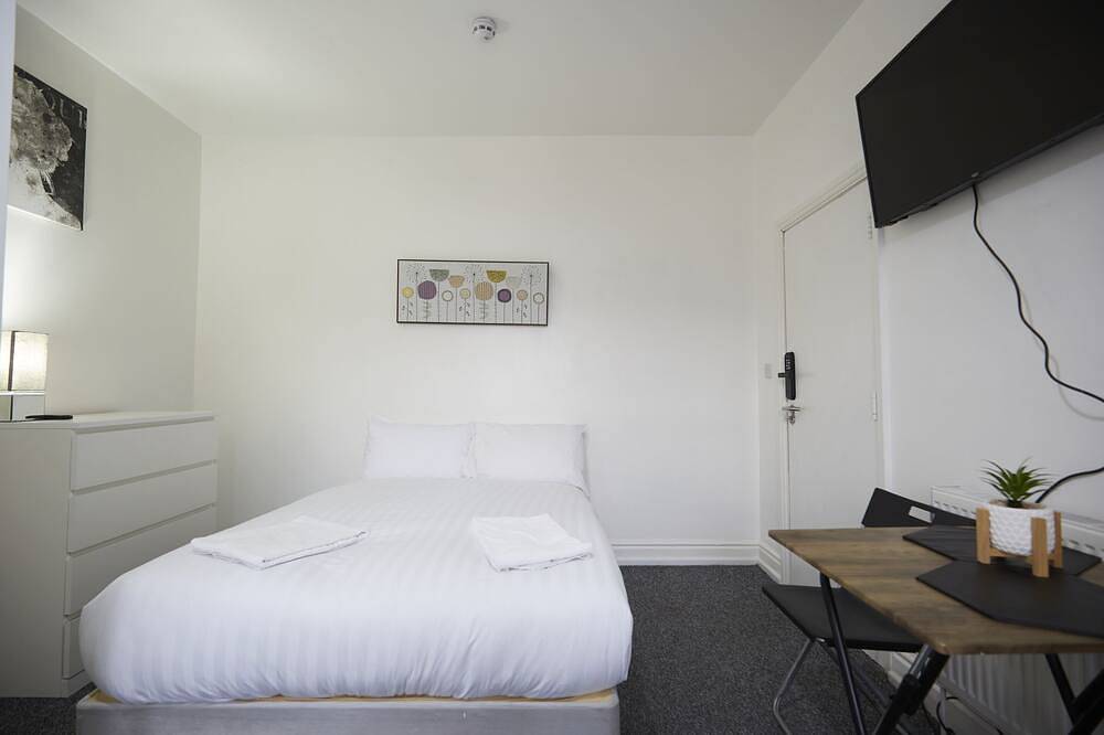 Entire apartment, Hayy Stylish Studio Blackhouse in Huddersfield, West Yorkshire