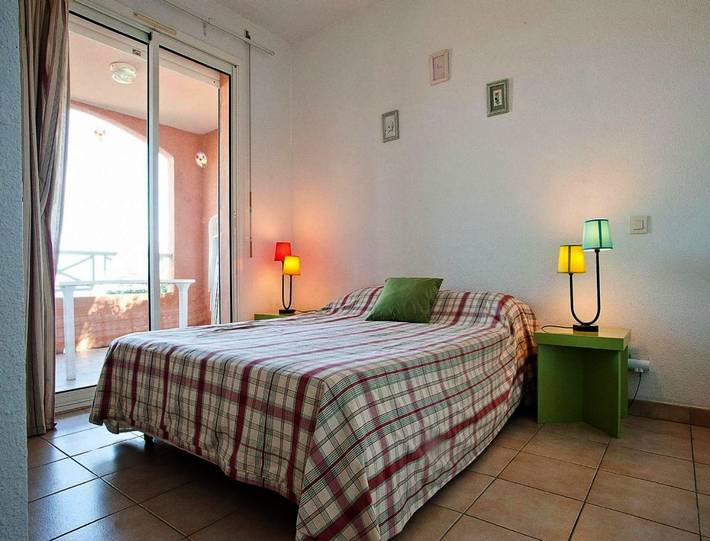 Gîte pour 2 personnes, avec jardin et vue ainsi que balcon et piscine dans Plage de la Roya - 2