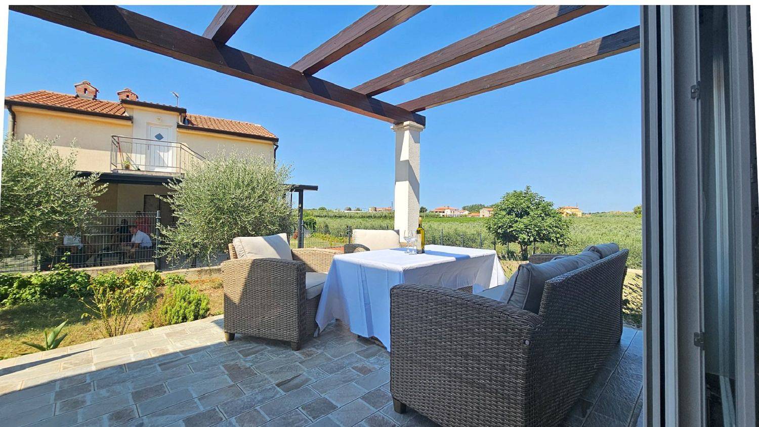 Mediterranes Ferienhaus mit privatem Garten, Grillbereich, Waschmaschine - hundefreundlich in Région d'Umag