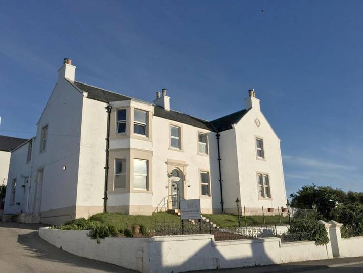 Holiday letting for 2 people, with garden and view on Islay