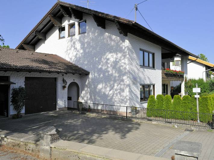 Ferienhaus für 4 Personen, mit Balkon und Garten in Hopferau