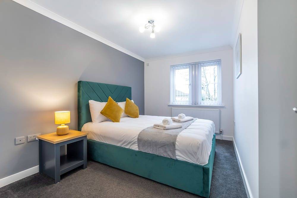 🔥30% Off 28+ nights stays - Large 4 bedroom close to town w/Parking🔥 in Peterborough