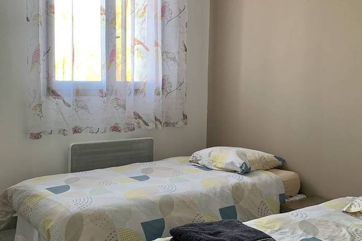 Gîte pour 6 personnes, avec piscine ainsi que jardin et terrasse à Le Crès - 4