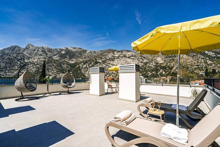 Gîte pour 3 personnes, avec piscine et vue ainsi que balcon et bassin pour enfant, animaux acceptés dans Risan - 4