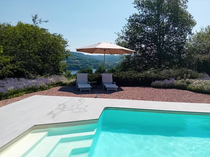 Location de vacances pour 4 personnes, avec terrasse et piscine, adapté aux familles dans Nièvre