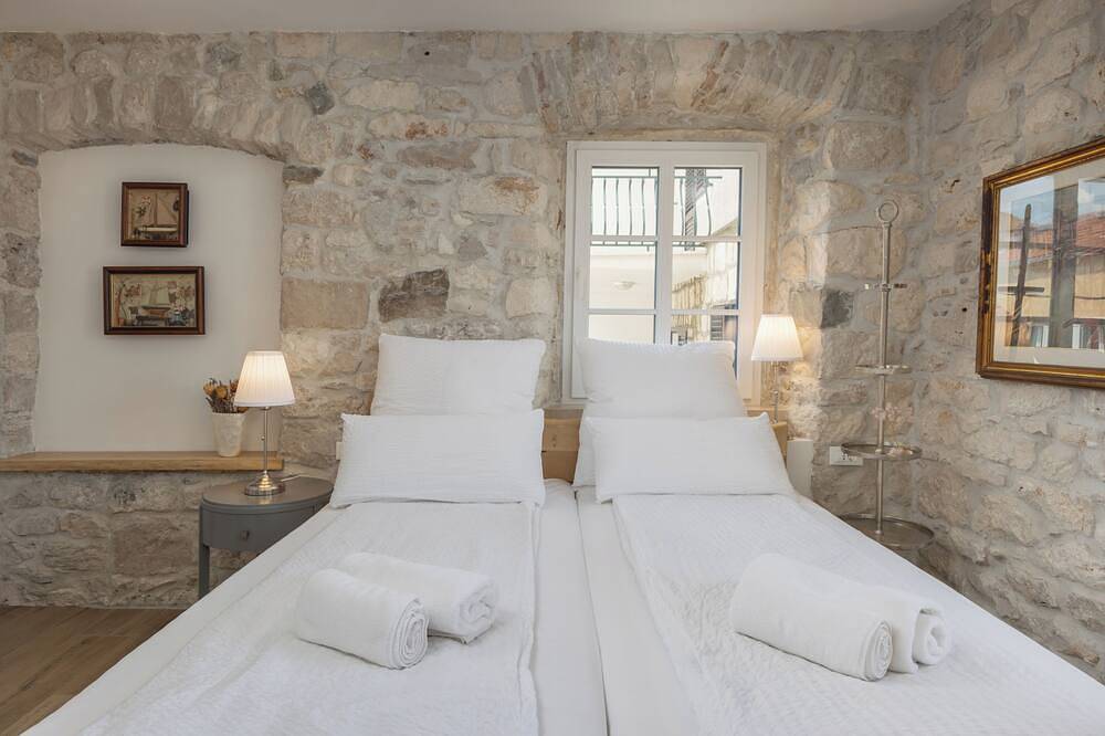 Casa Columba - 4 Star Design Boutique Hotel - James Cook Luxury Room in Makarska, Makarska Riviera