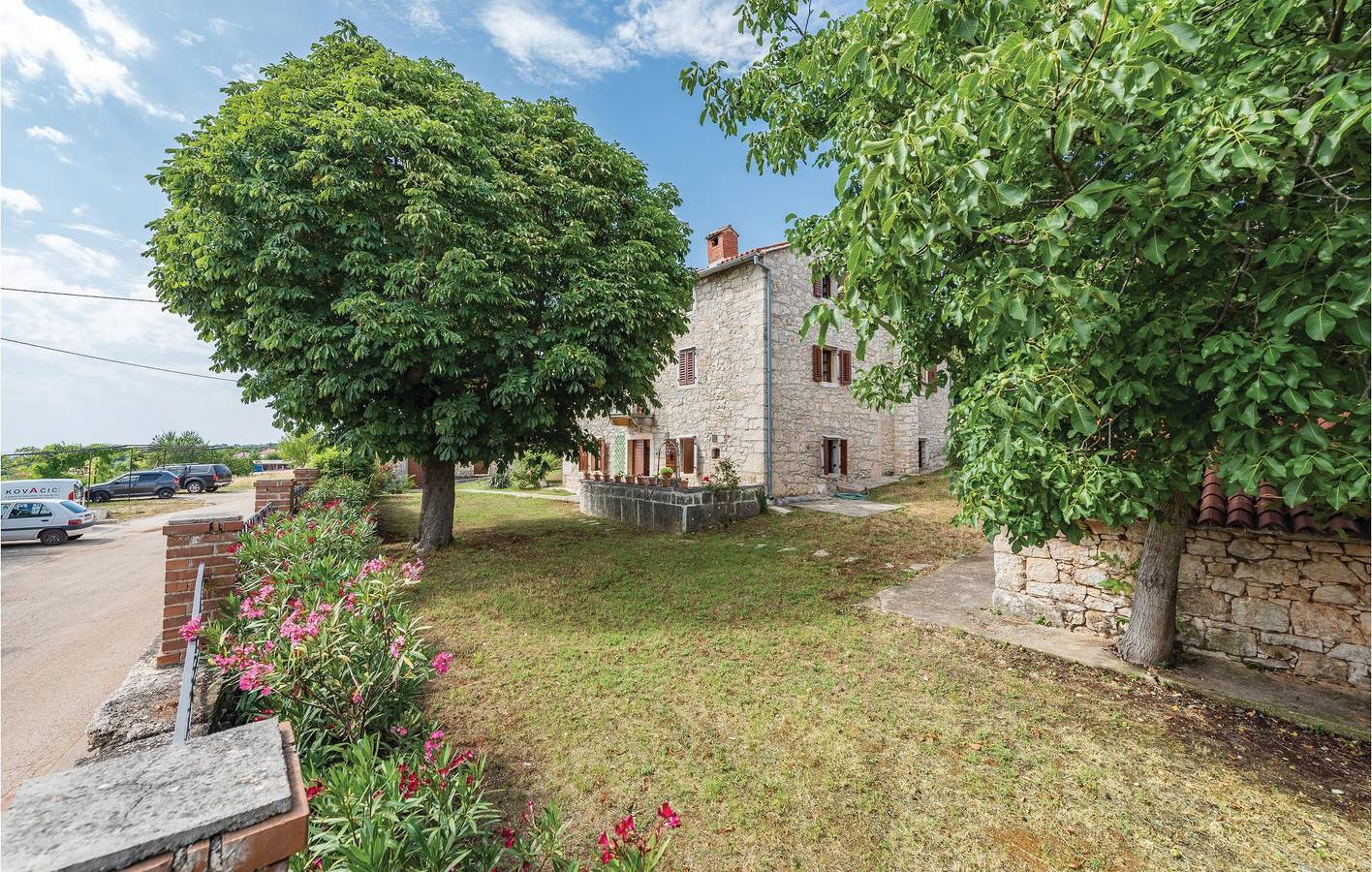 Rifugio sul mare: accogliente appartamento con piscina e terrazza, a 2 km dal centro di Labinci in Visignano (Općina), Istria centrale