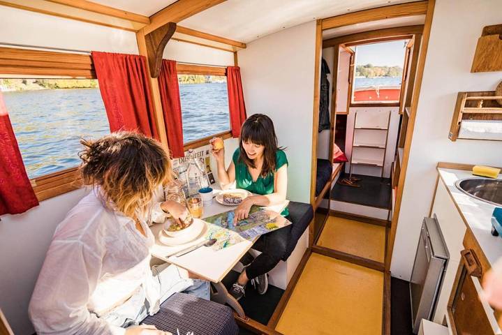 Boot für 4 Personen, mit Terrasse und Seeblick sowie Ausblick in Berlin - 3