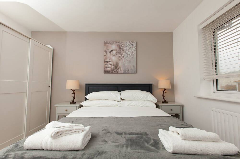 Entire apartment, Stylish Brighton Marina Flat | Balcony & Parking in Brighton Marina, Brighton