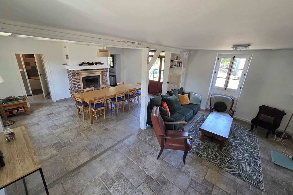 Rural Getaway: House 10 people, garden, fireplace in Coulonges (Vienne), Vienne