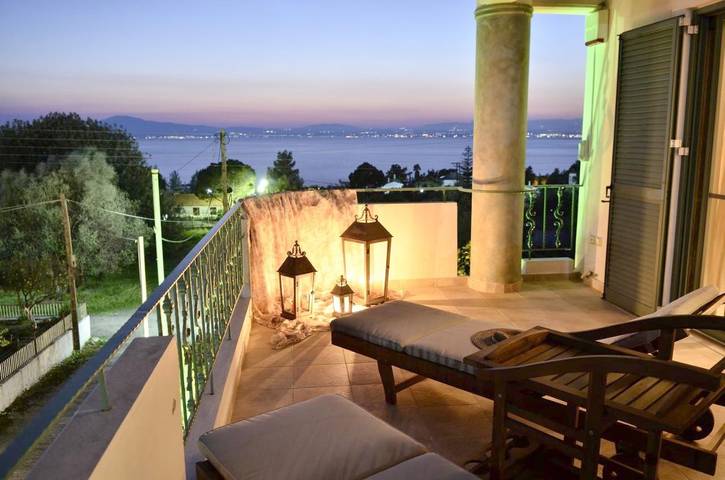 Location de vacances pour 7 personnes, avec Balcon et Terrasse ainsi que Jardin et Vue dans Mikra Mandinia