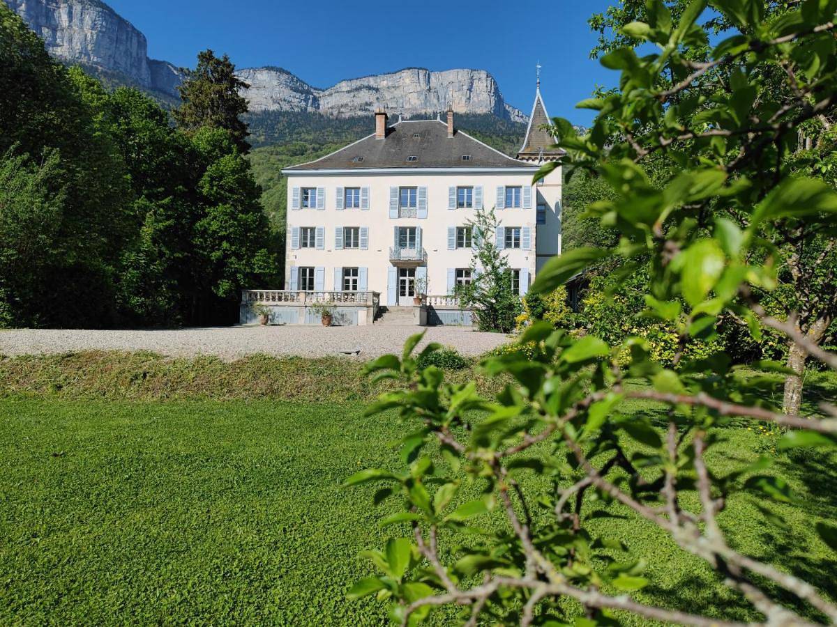 Twin Room with Mountain View in Noyarey, Isère