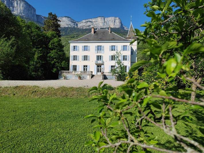 Location de vacances pour 2 personnes, avec Terrasse ainsi que Jardin et Vue à Noyarey