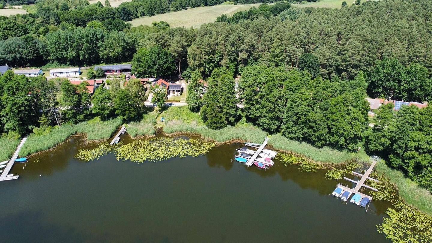 Waterkieker – Bungalow am Jabelschen See mit Steg & Outdoor-Sauna in Jabel, Mecklenburgische Seenplatte