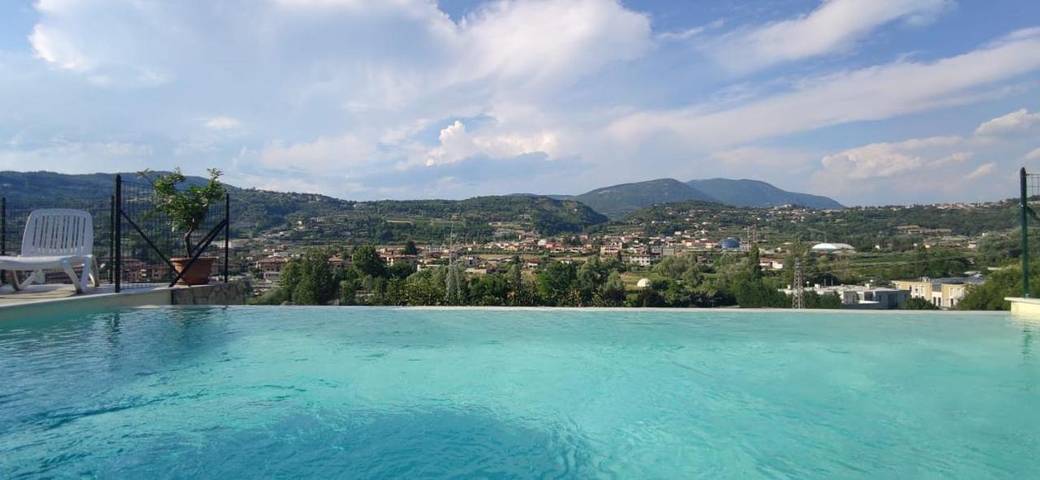 B&B für 2 Personen, mit Balkon und Terrasse sowie Garten und Pool in Garda