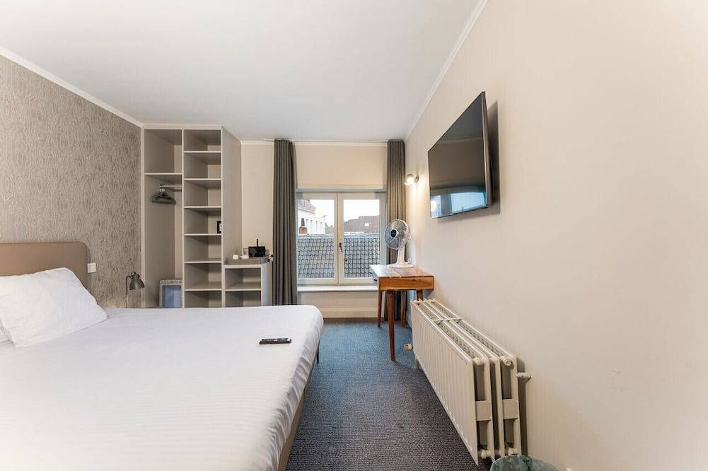 Charming Room in Historic Hotel in Bruges, Flandre-Occidentale