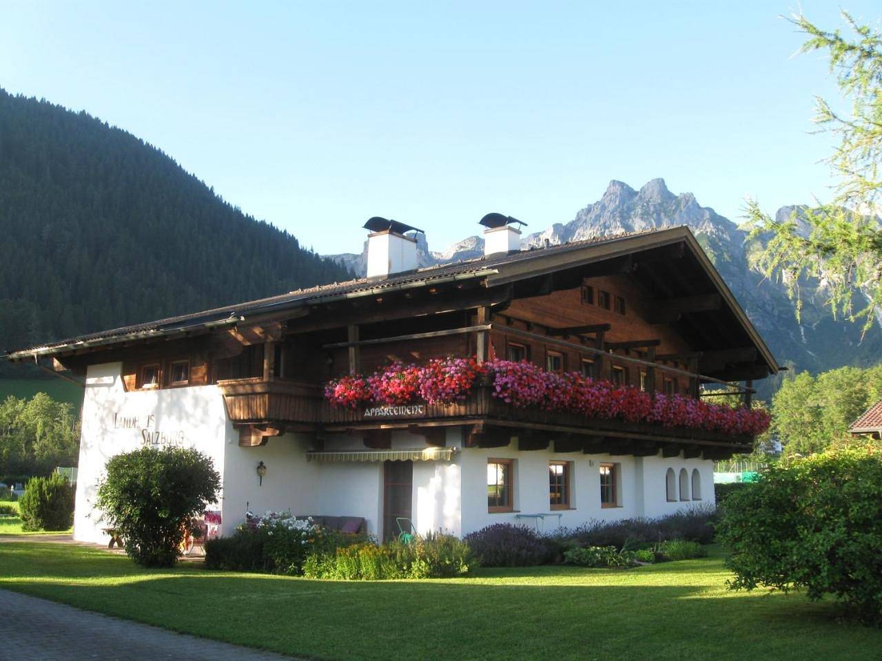 Ganze Wohnung, Apartment (7 Adults) with Balcony in Werfenweng, Tennengau