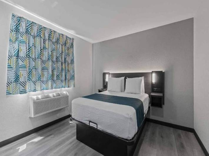 Apartamento entero, 1 cama tamaño queen | Movilidad | Bañera | Microondas in Condado de Adams (CO)