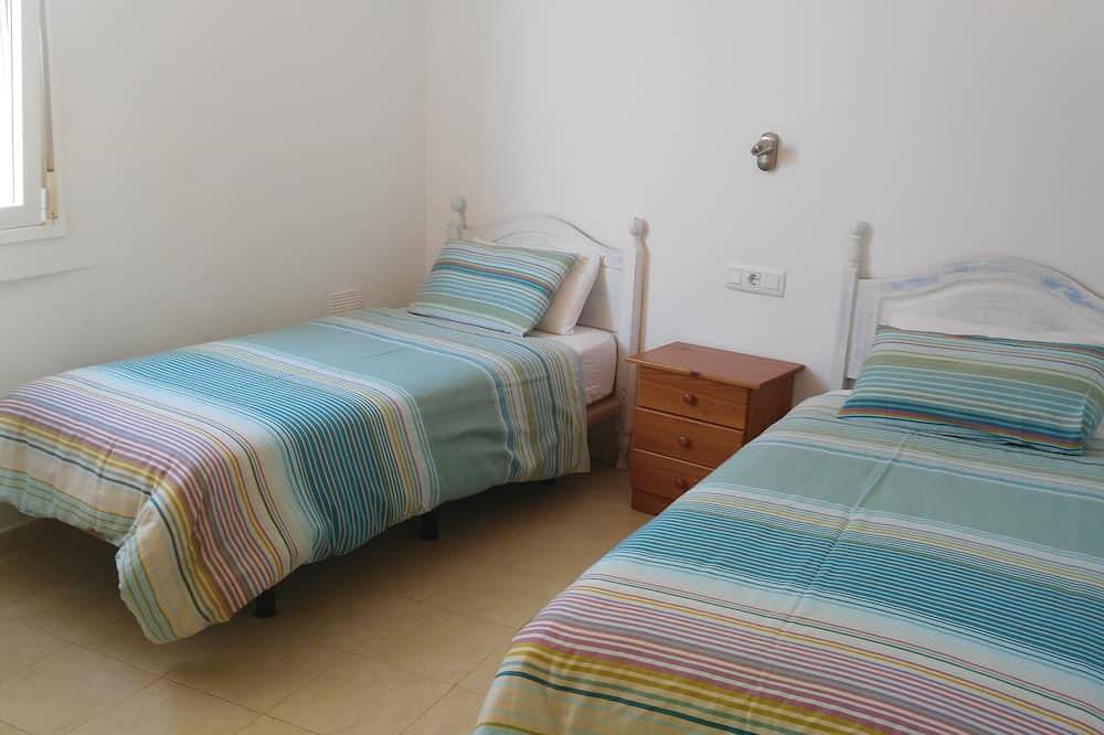 Casa Azul, Corralejo stilvolle, luftige Villa mit 2 Schlafzimmern in der Nähe von allem in Geafond, La Oliva