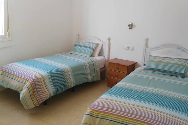 Casa Azul, Corralejo stilvolle, luftige Villa mit 2 Schlafzimmern in der Nähe von allem in Geafond, La Oliva