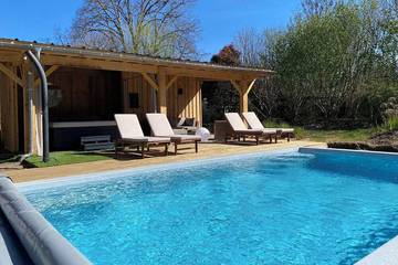 Gîte pour 2 personnes, avec jacuzzi ainsi que jardin et piscine dans Mont-de-Marsan