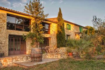 Gîte pour 14 personnes, avec piscine ainsi que vue et jardin, animaux acceptés à Roquetaillade