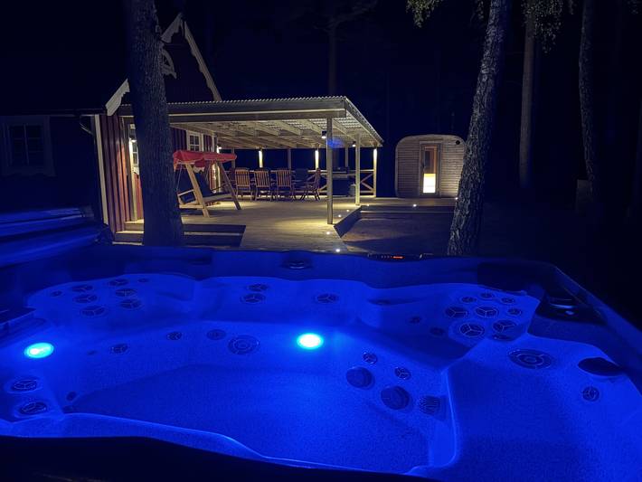 2 Ferienhäuser mit Sauna und Whirlpool direkt am See in Hässleholm kommun