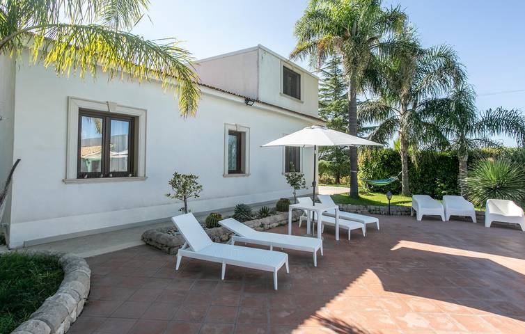 Casa vacanza per 8 persone, con Terrazza e Giardino nonché Piscina a Chiaramonte Gulfi
