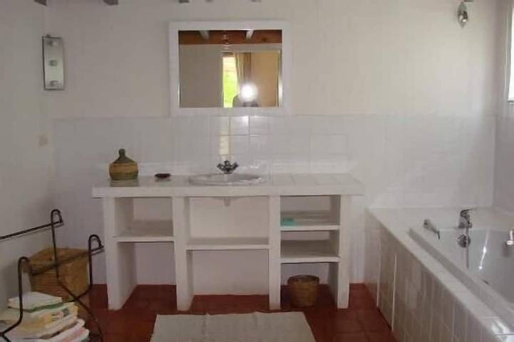Location de vacances pour 8 personnes, avec Terrasse ainsi que Jardin et Piscine à Montaut (Dordogne) - 4