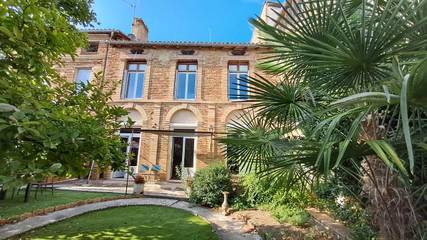 Gîte pour 8 personnes, avec jardin à Beaumont-de-Lomagne