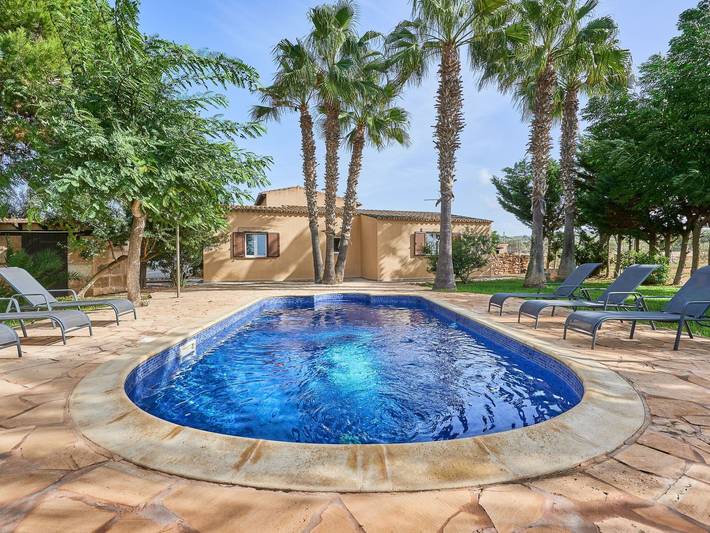 Villa for 6 personer, med have og pool - 1