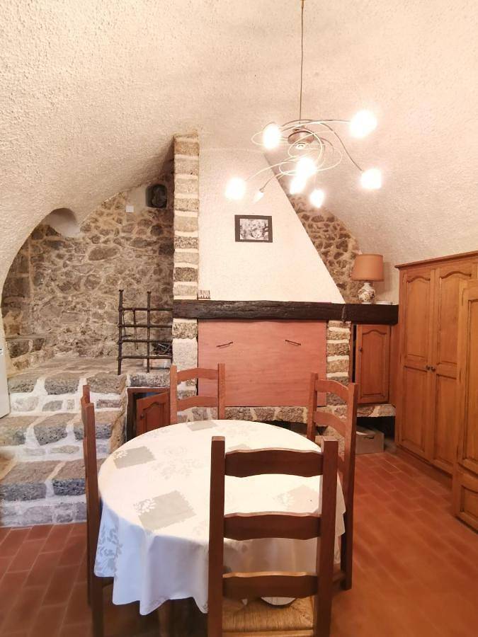Appartement entier, Holiday Home in Saint-Martin-de-Brômes, Alpes-de-Haute-Provence