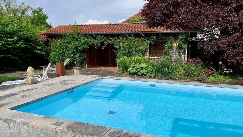 Ferienhaus für 12 Personen, mit Sauna und Garten sowie Pool