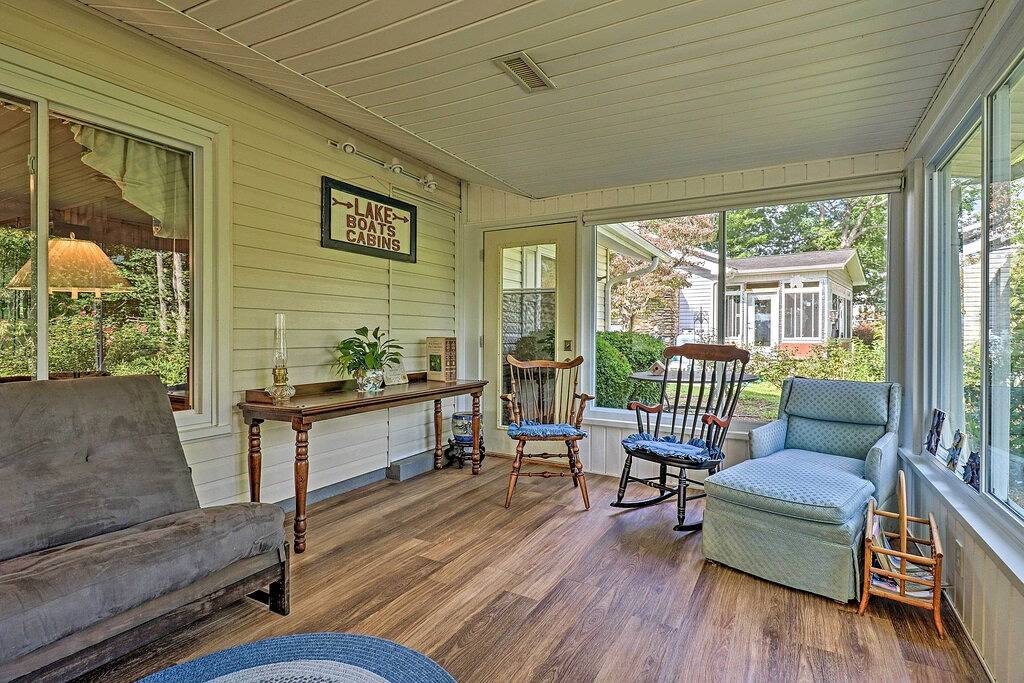 Ganze Wohnung, Serene Lake Junaluska Gem: Deck & Mountain Views in Lake Junaluska, Cataloochee Valley