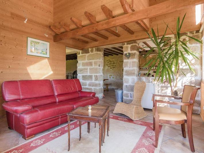 Location de vacances pour 7 personnes, avec balcon ainsi que jardin et piscine à Saint-Bonnet-la-Rivière - 4