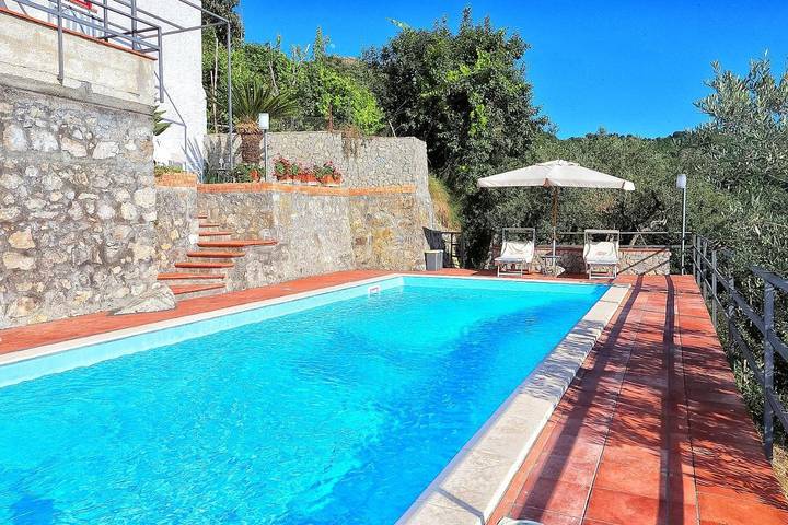 Casa vacanza per 4 persone, con giardino e panorama nonché piscina - 1