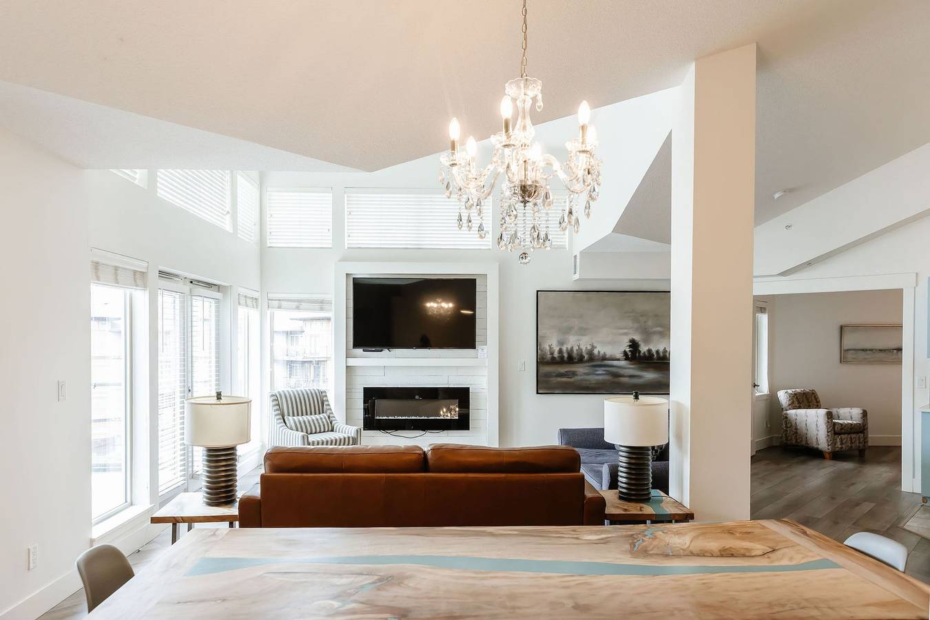 Ganze Wohnung, Luxury Penthouse • Lakefront • Pool • Hot Tub in West Kelowna, Crystal Mountain