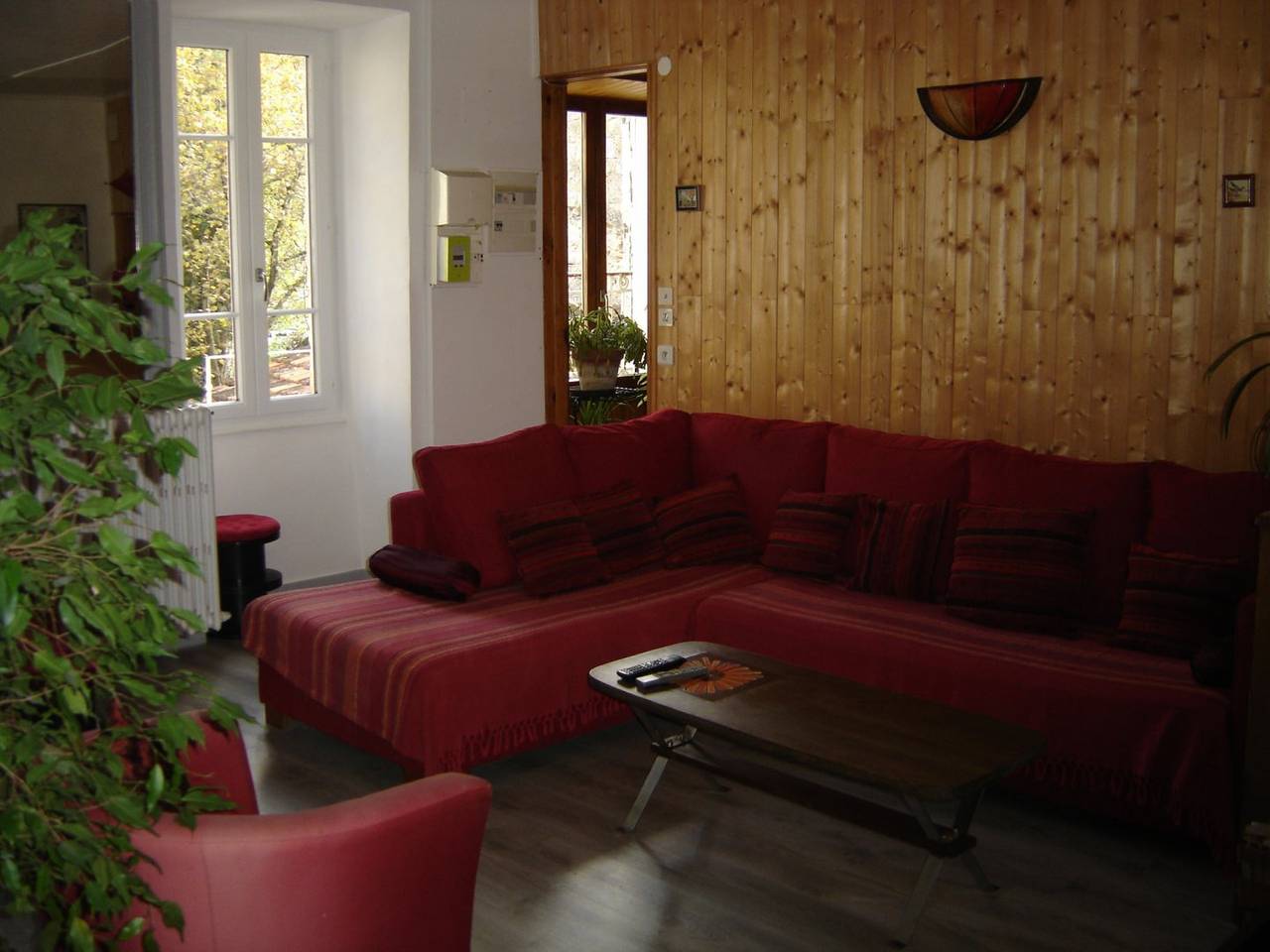 Appartement entier, Gîte avec terrasse à louer à Nant (Aveyron) in Nant, Parc naturel régional des Grands Causses