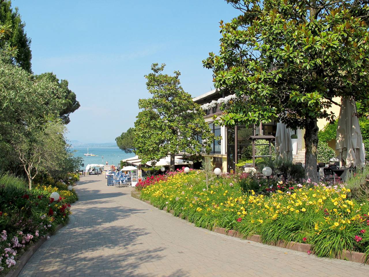 Bella Italia in Peschiera del Garda, Gardasee-Berge