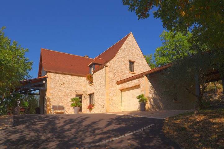 Location de vacances pour 9 personnes, avec terrasse à Marnac