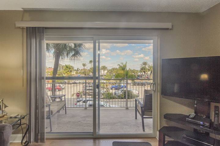 Vacation rental for 4 people, with pool and balcony in Madeira Beach