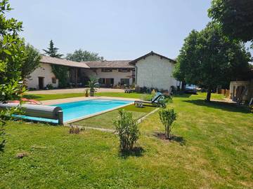 Chambre d’hôte pour 2 personnes, avec vue et terrasse ainsi que piscine et jardin dans Cruzilles-lès-Mépillat