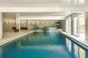 Gîte pour 8 personnes, avec vue et piscine ainsi que sauna et jardin, animaux acceptés à Crécy-la-Chapelle