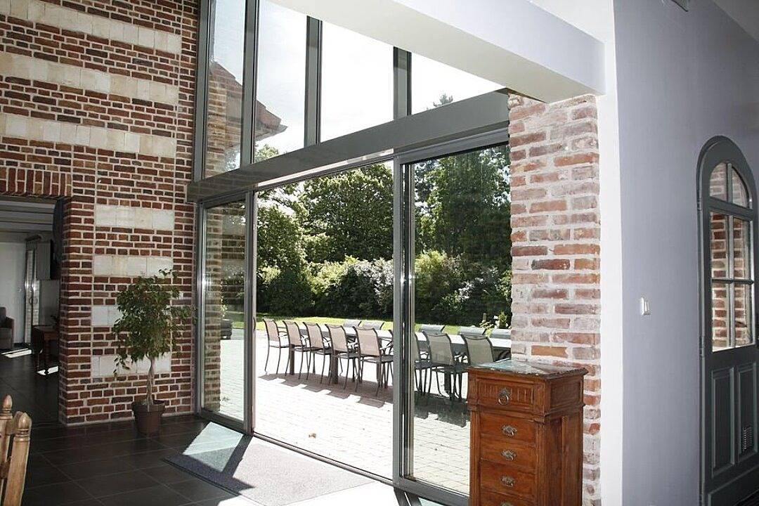 Grand gîte avec piscine couverte chauffée in Domqueur, Région d'Abbeville