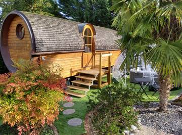 Gîte pour 2 personnes, avec jardin et terrasse ainsi que piscine et jacuzzi dans Hauts-de-France