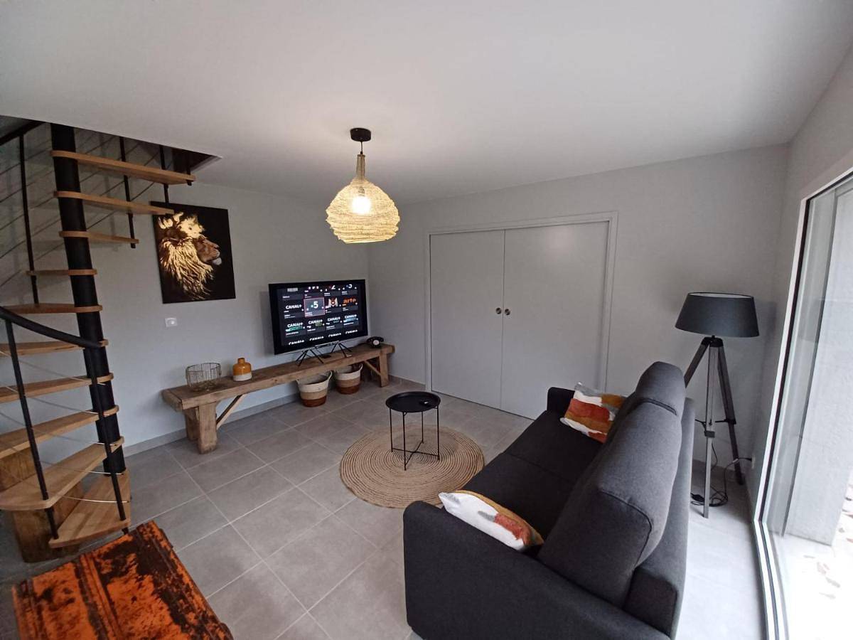 Two-Bedroom House in Caussade, Quercy