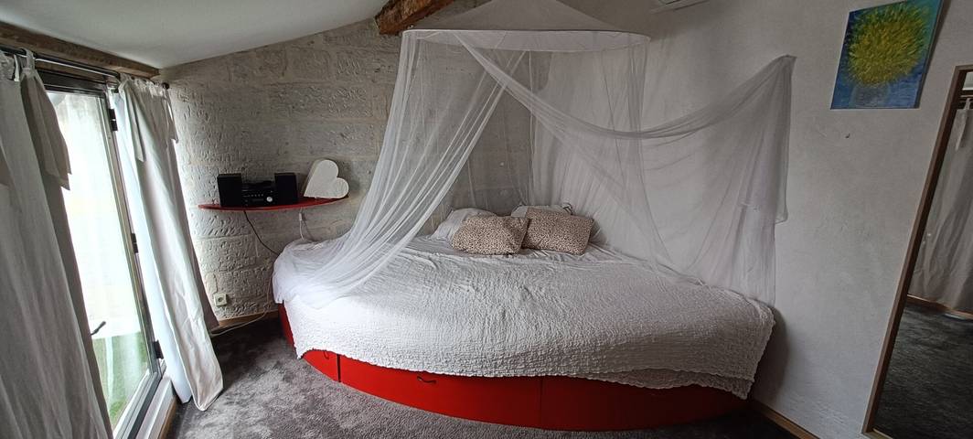 Holiday Home 'Gite La Paloma' with Wi-Fi and Air Conditioning in Barbentane, Arles region